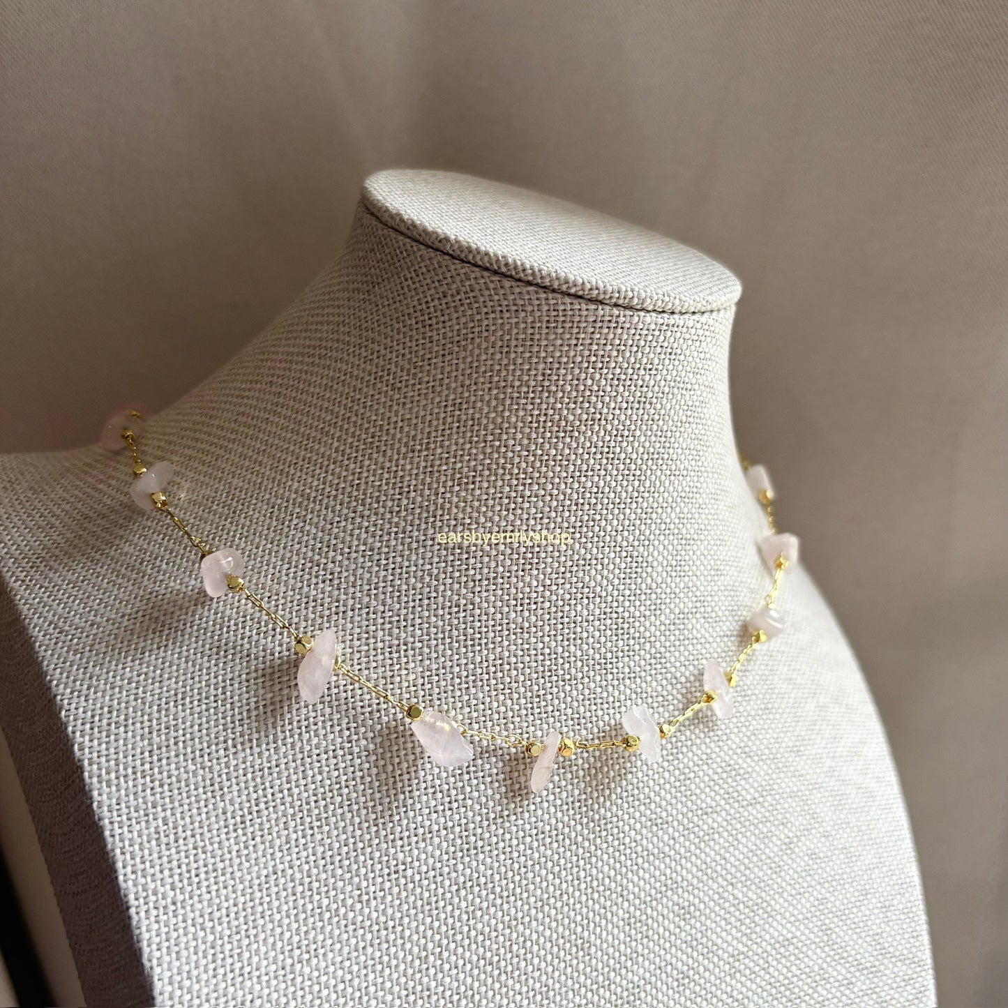 Gold plated rose quartz chip crystal short necklace
