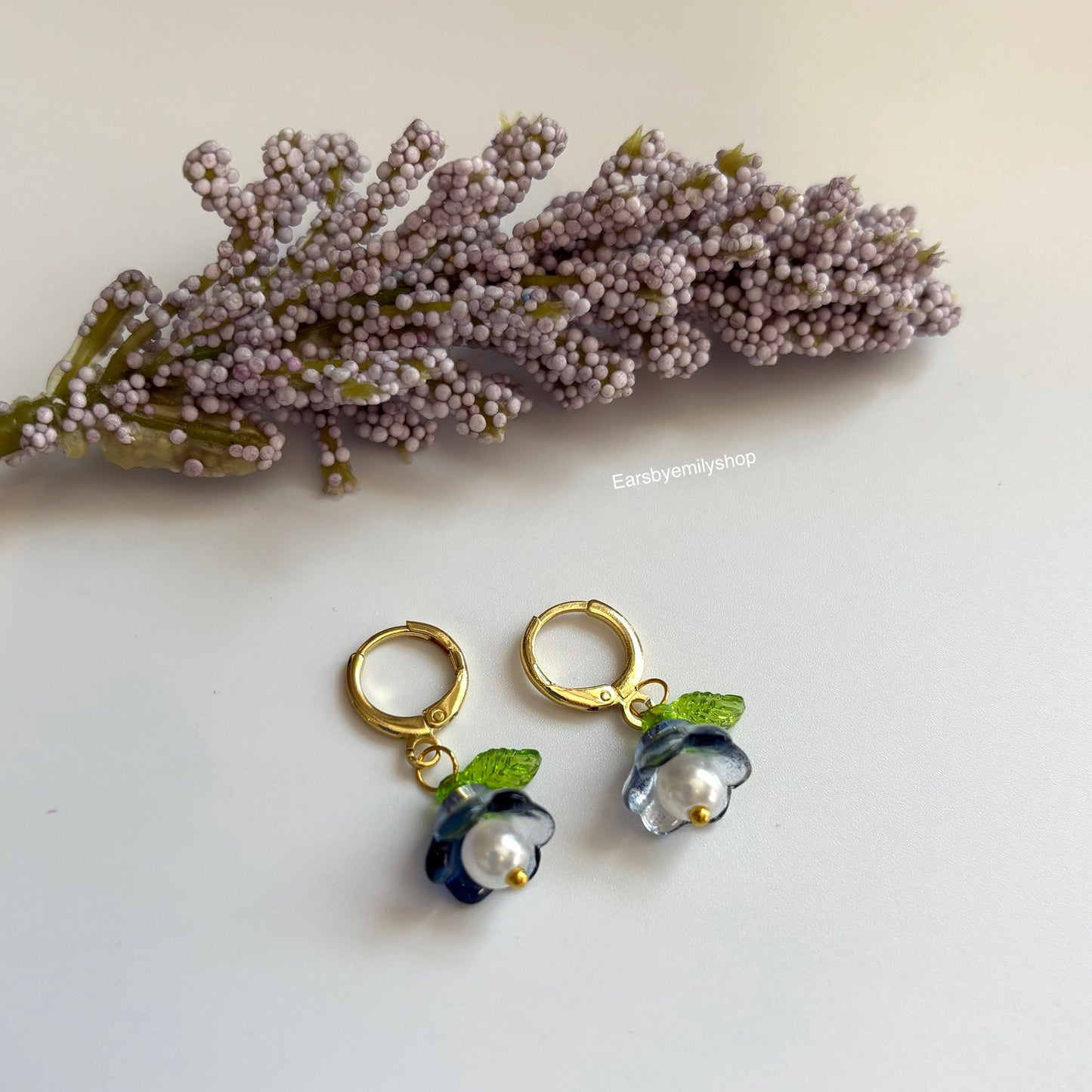 Cool colourful ombre flower with green leaf dangle 18k gold plated huggie hoop earrings