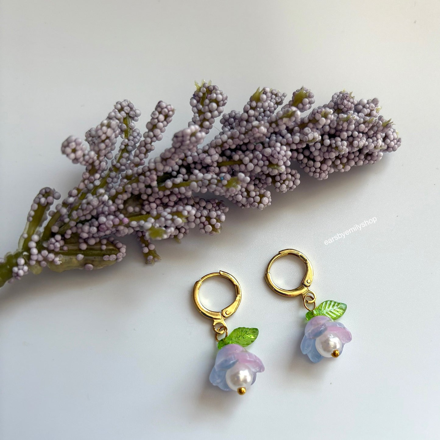 Cool colourful ombre flower with green leaf dangle 18k gold plated huggie hoop earrings