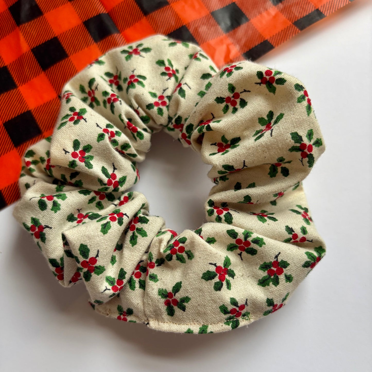 Minimalistic large Christmas holly plant scrunchie