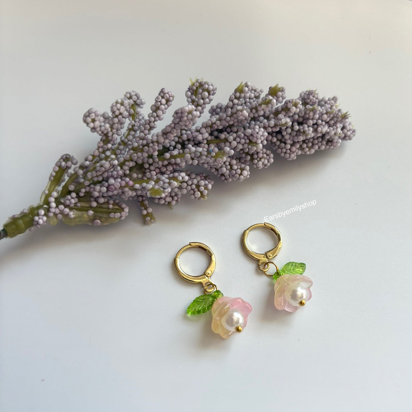 Cool colourful ombre flower with green leaf dangle 18k gold plated huggie hoop earrings