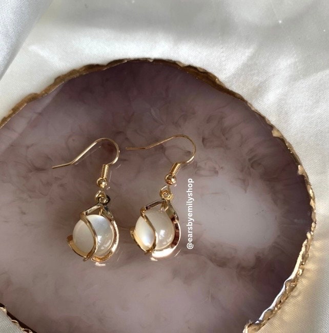 Gold plated white sphere gold spiral earrings
