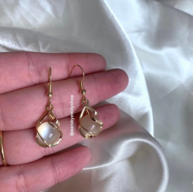 Gold plated white sphere gold spiral earrings