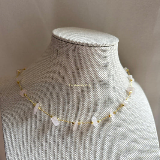 Gold plated rose quartz chip crystal short necklace