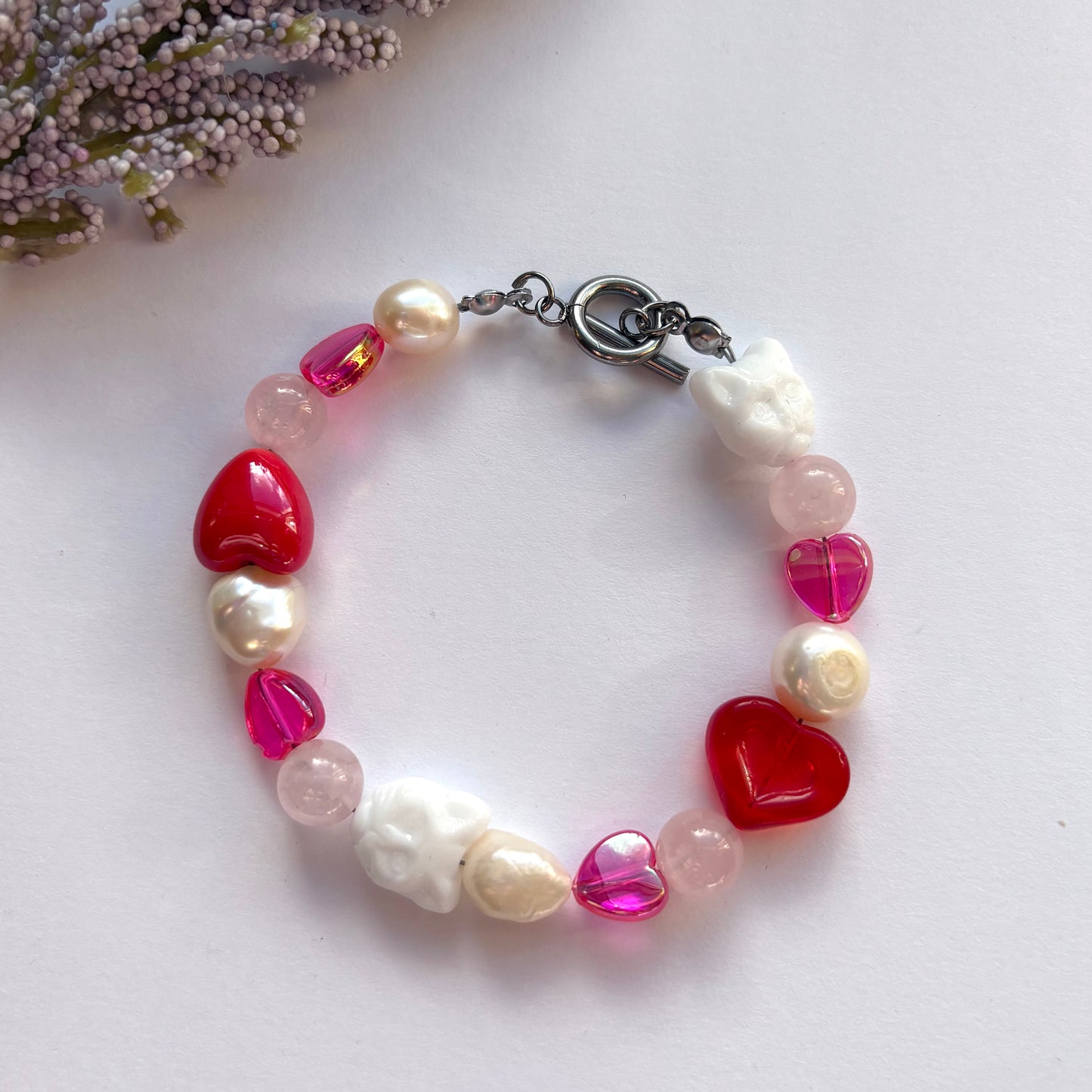 The lovers bracelet - Freshwater pearls, rose quartz, hearts and cats handmade beaded