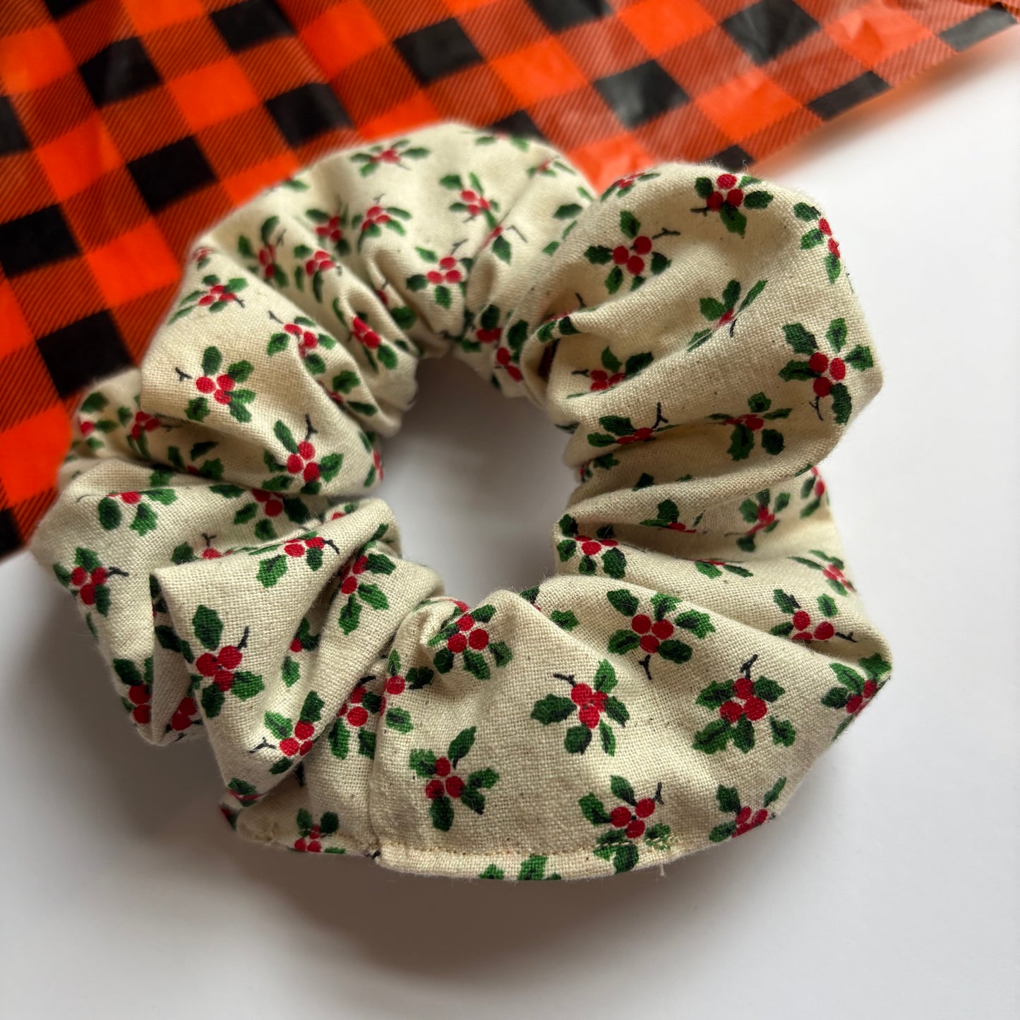 Minimalistic large Christmas holly plant scrunchie