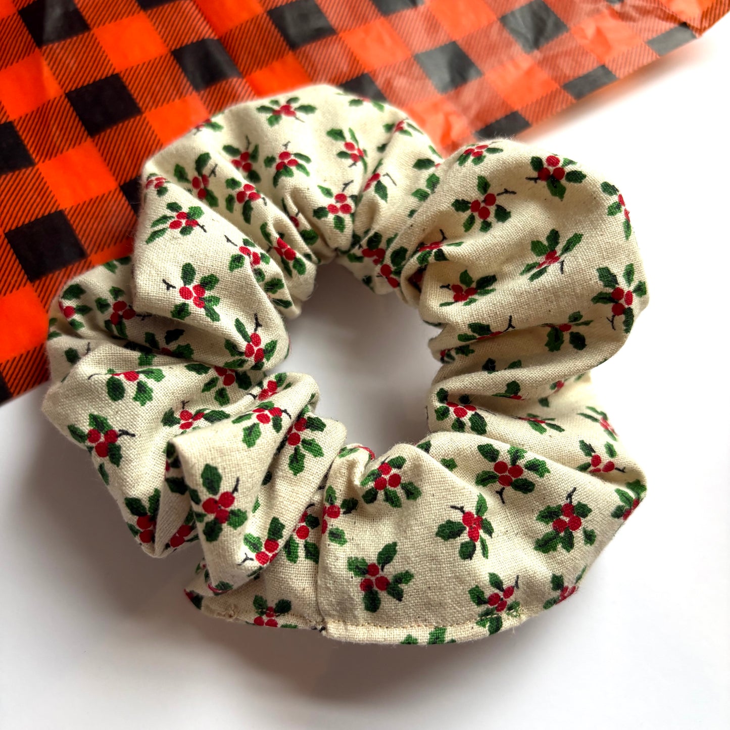 Minimalistic large Christmas holly plant scrunchie