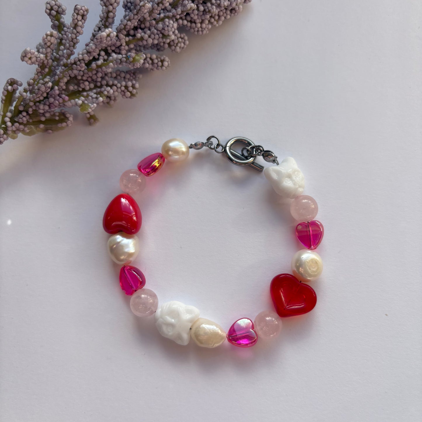The lovers bracelet - Freshwater pearls, rose quartz, hearts and cats handmade beaded