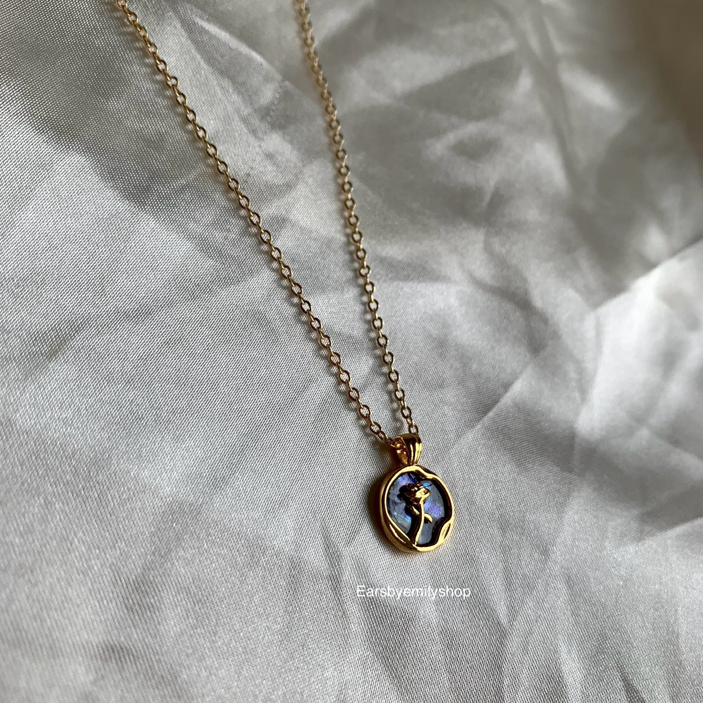 Gold plated circle mother of pearl with rose pendant necklace