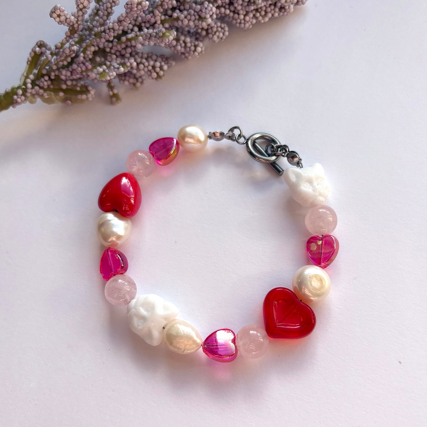 The lovers bracelet - Freshwater pearls, rose quartz, hearts and cats handmade beaded