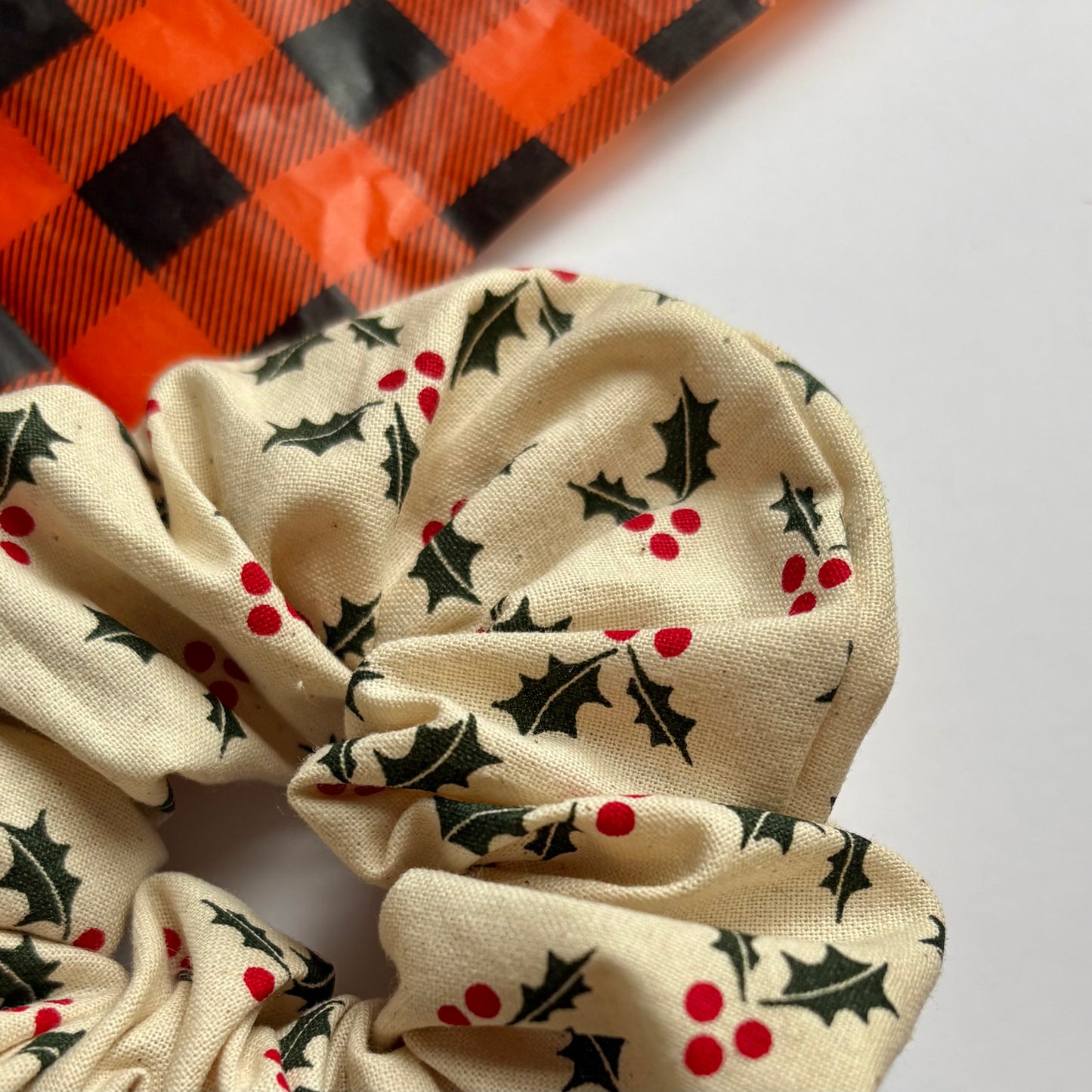 Cool large cream minimalist holly plant Christmas scrunchie