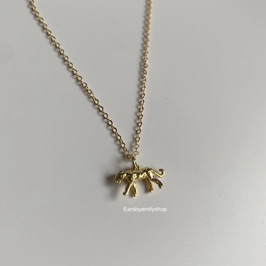 Gold plated leopard pendant with necklace