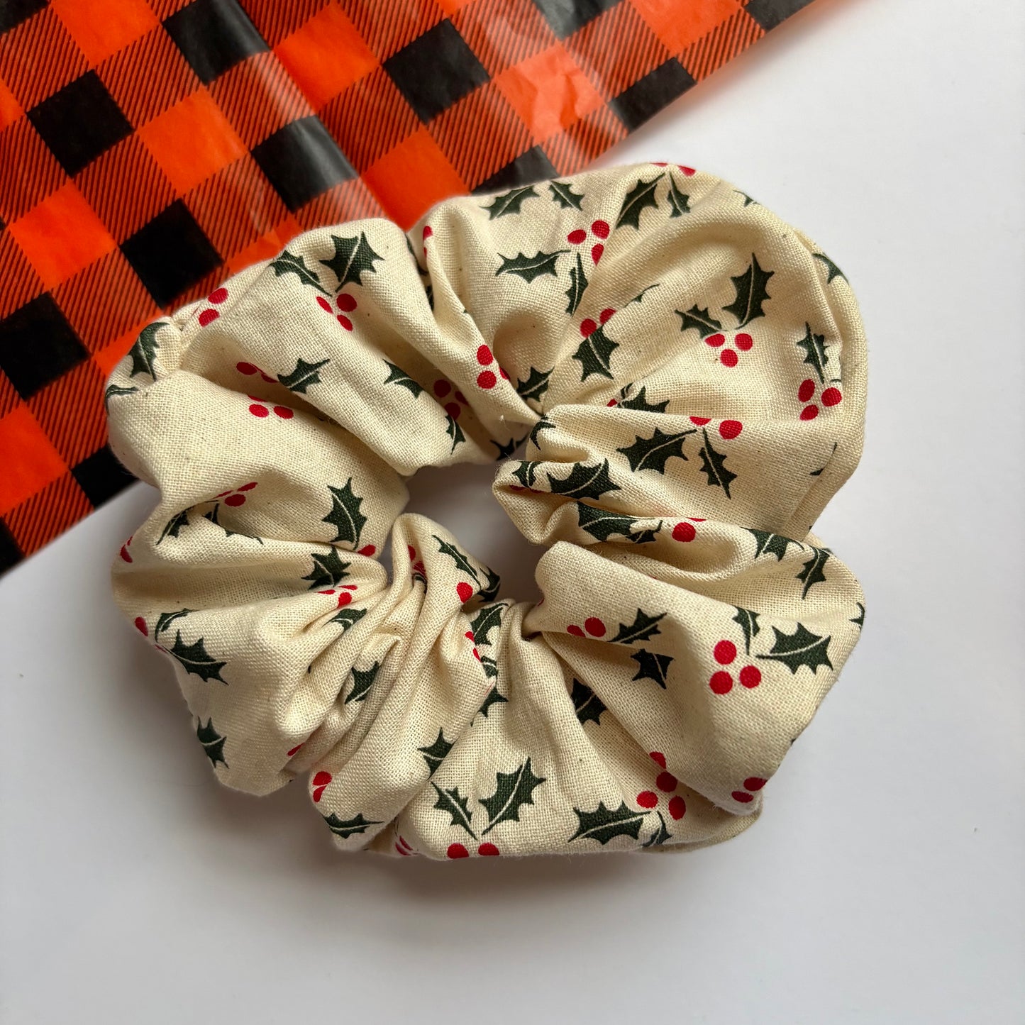 Cool large cream minimalist holly plant Christmas scrunchie