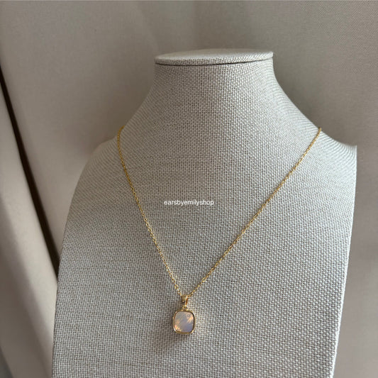 Mother of pearl 18k gold plated square necklace