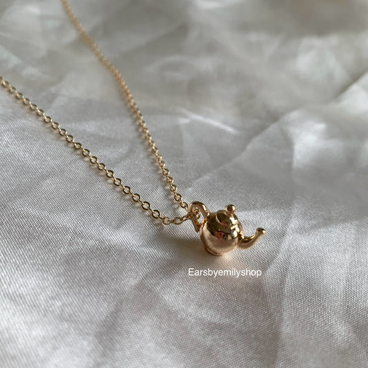 Gold plated 3D tea pot pendant necklace