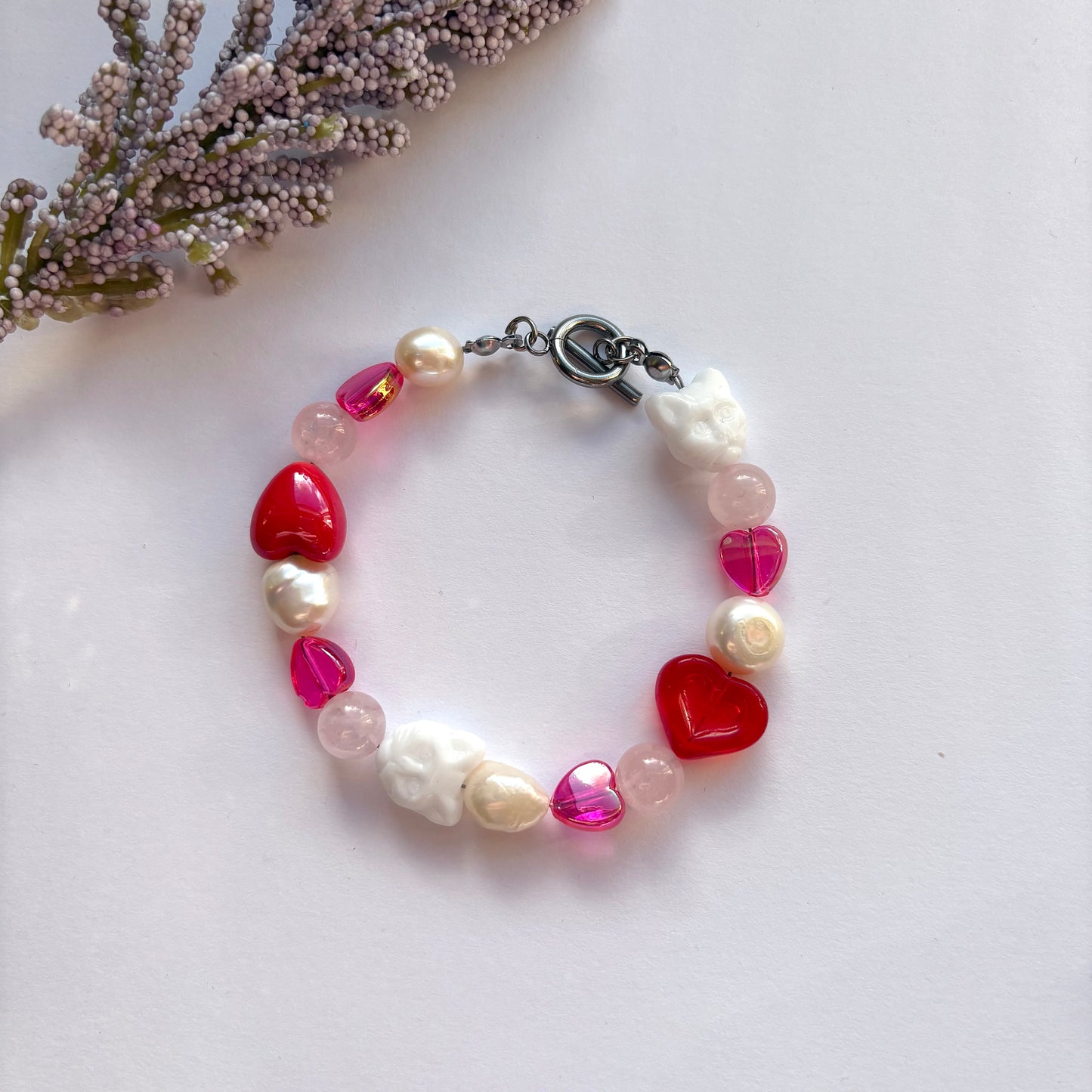 The lovers bracelet - Freshwater pearls, rose quartz, hearts and cats handmade beaded