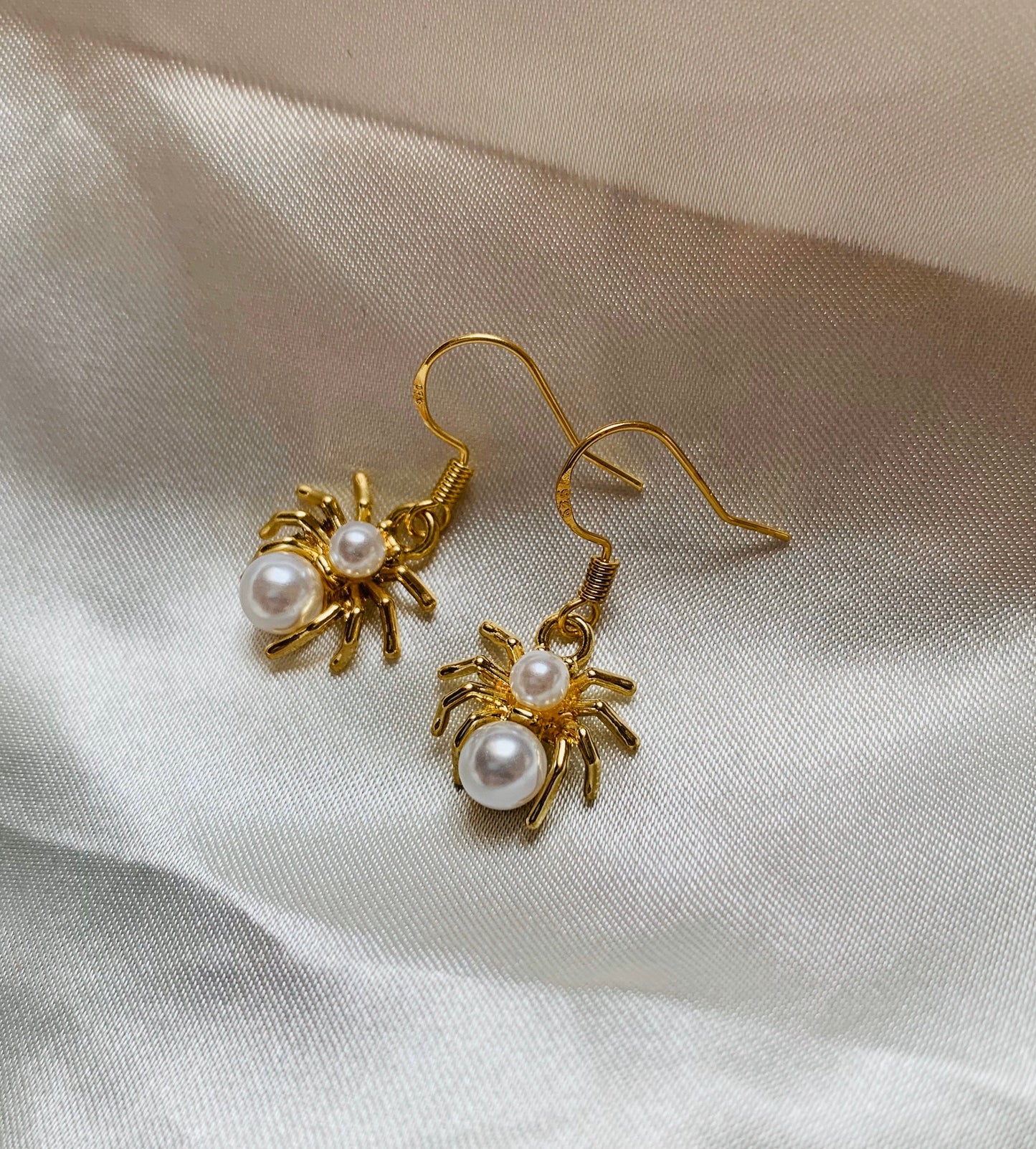 Gold spider faux pearl halloween earrings