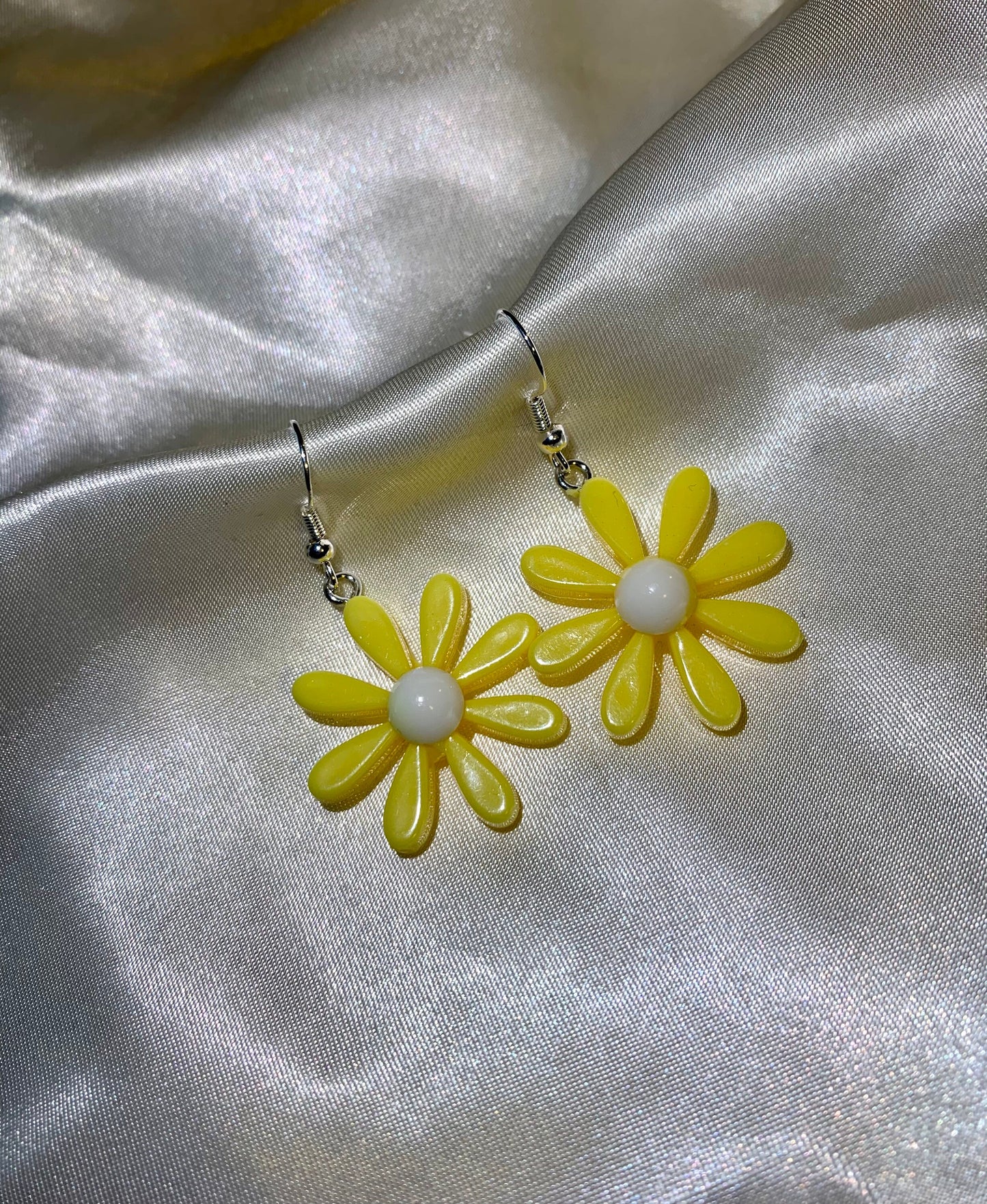 Colourful daisy flower earrings