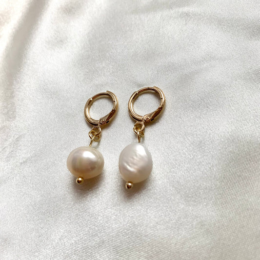 24k gold plated huggie hoop freshwater pearl earrings