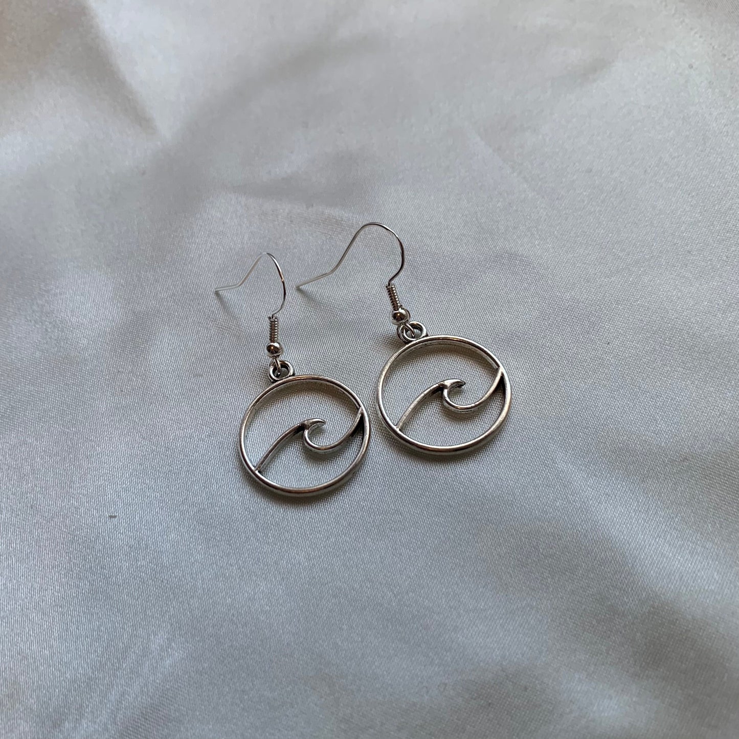 Cool silver minimalist ocean wave earrings