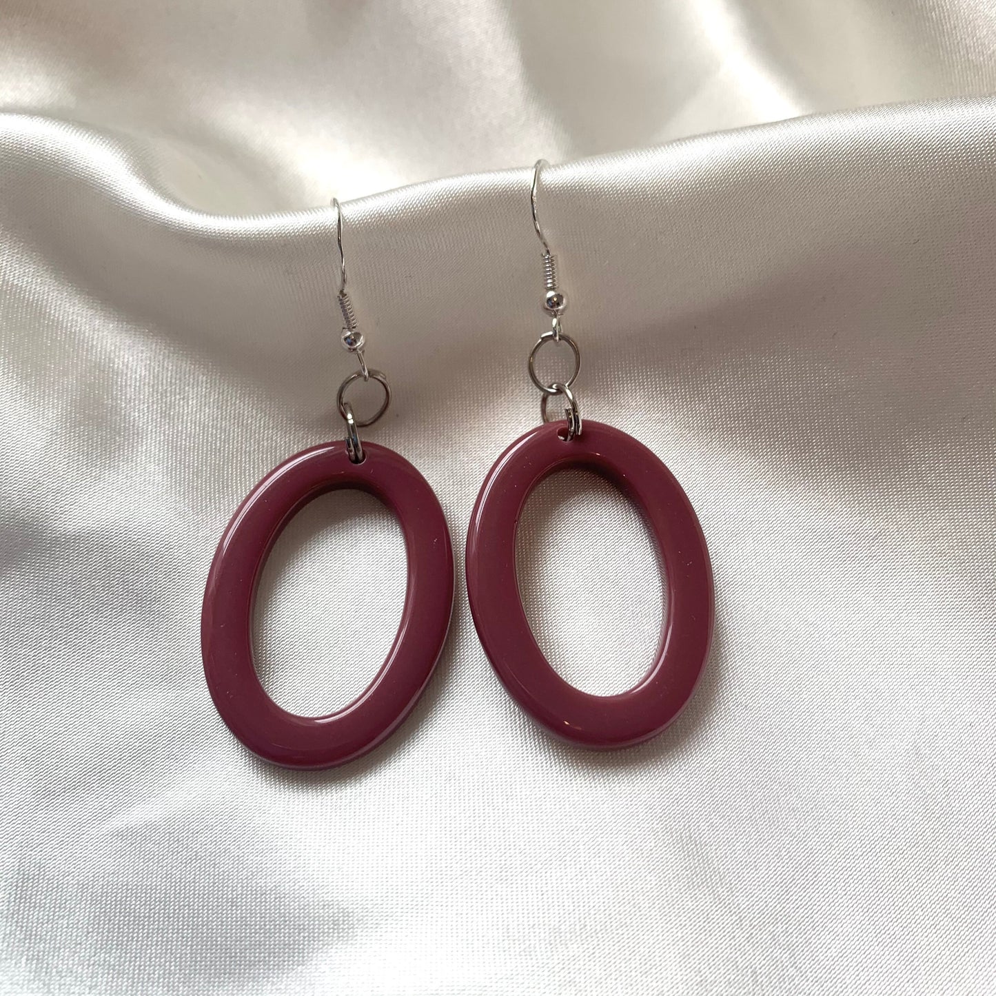 Mauve purple oval silver plated earrings