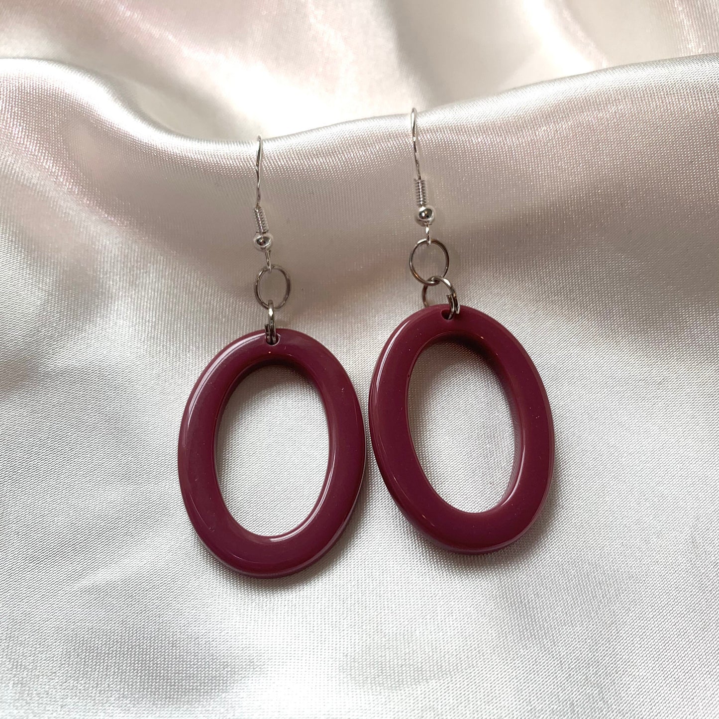 Mauve purple oval silver plated earrings