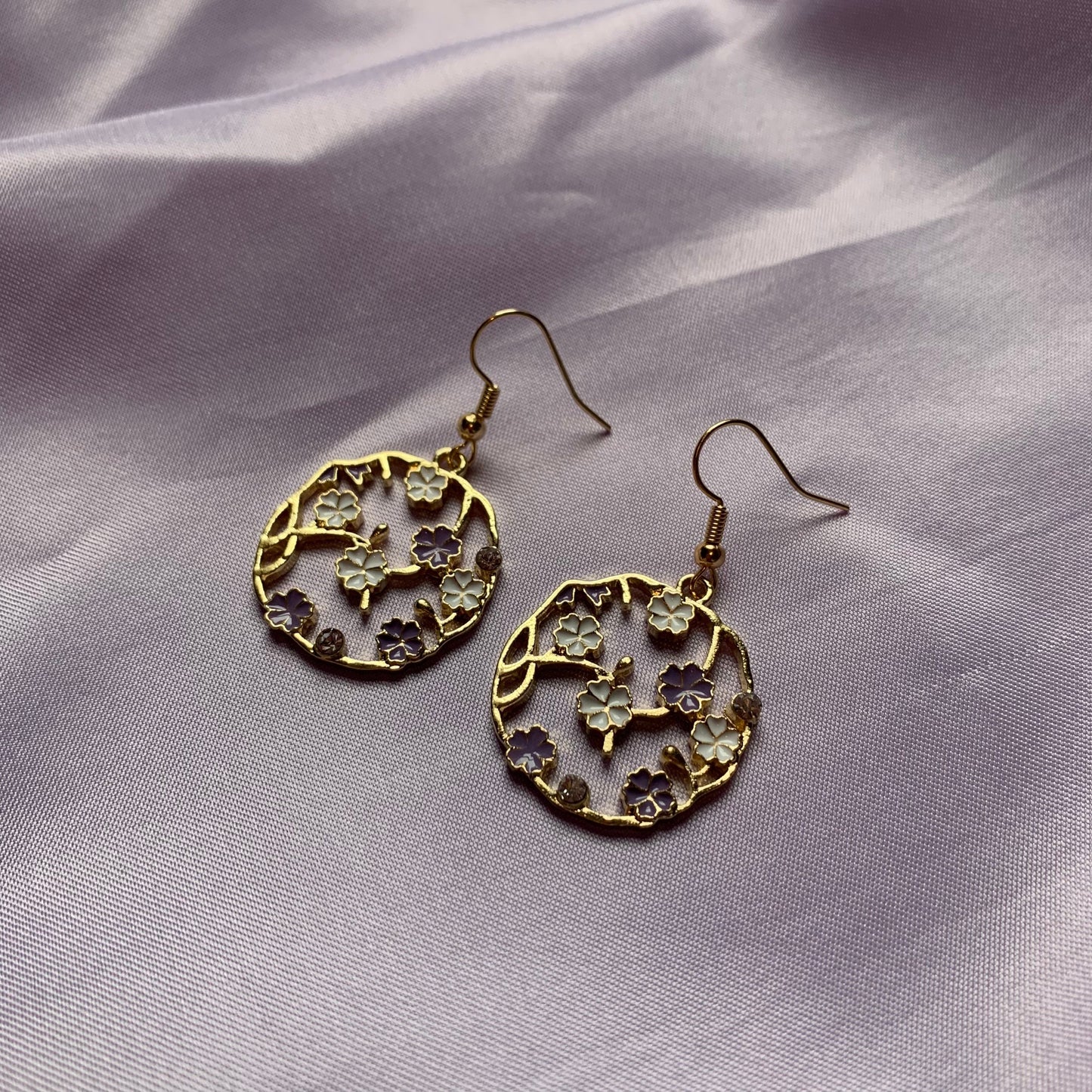 White, purple and gold circle flower earrings