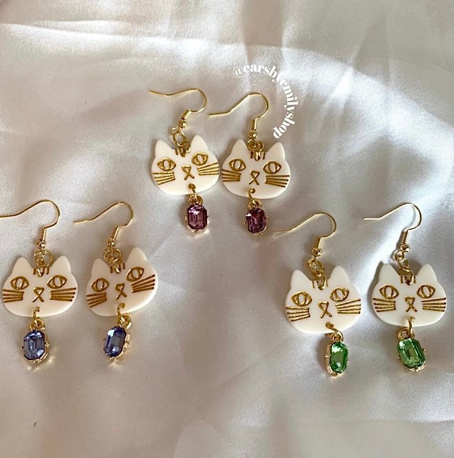 White and gold crystal cat gold dangle earrings