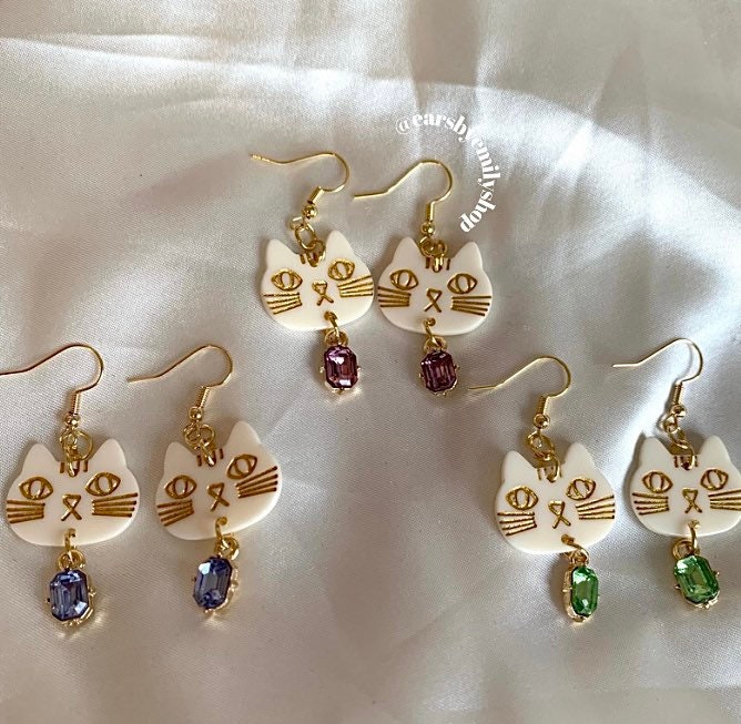 White and gold crystal cat gold dangle earrings