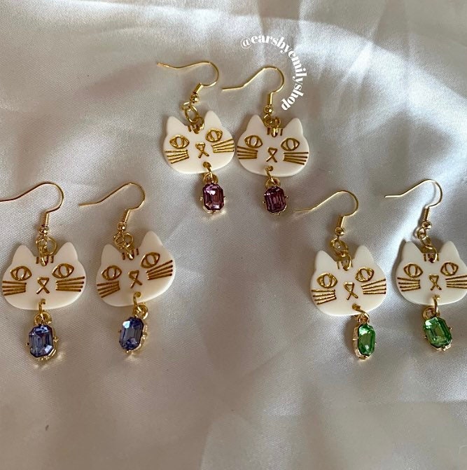 White and gold crystal cat gold dangle earrings