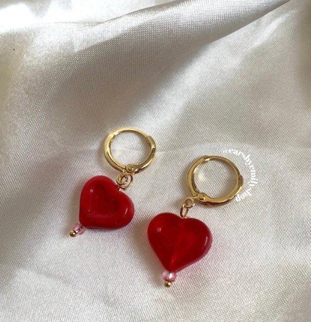 Cute red or green heart huggie hoop handmade drop dangle earrings on 24k gold plated huggie hoops