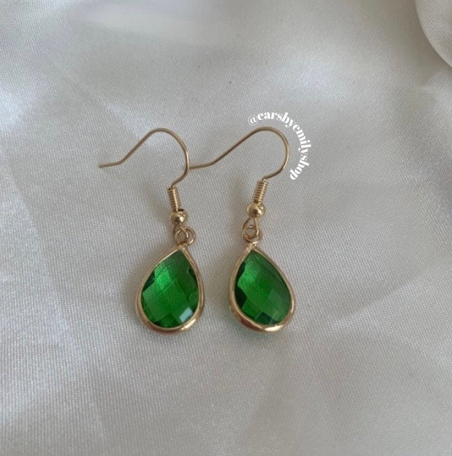 Green teardrop gem gold dangle earrings