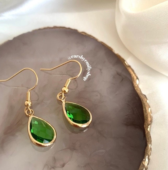 Green teardrop gem gold dangle earrings