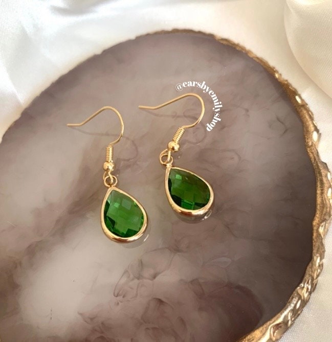 Green teardrop gem gold dangle earrings