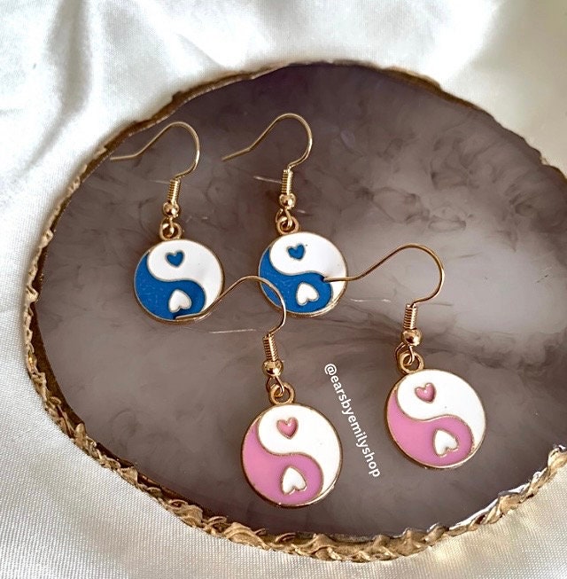 Pink, red or blue ying yang heart gold earrings