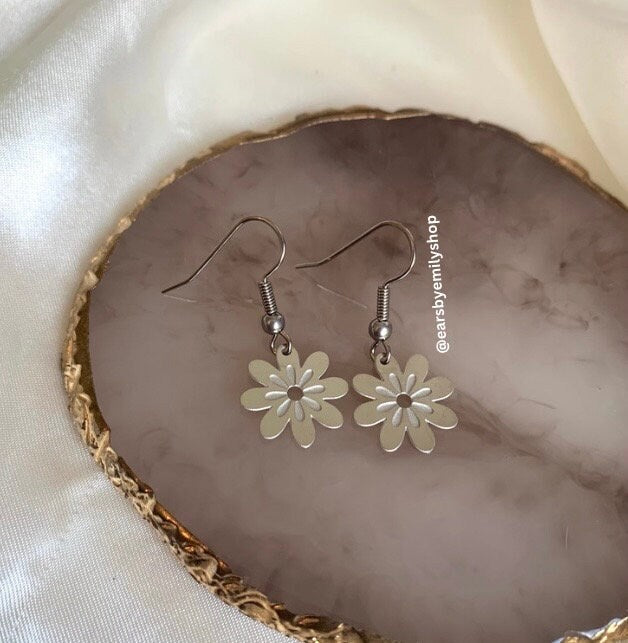 Stainless steel flower dangle earrings